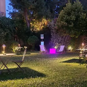 Riari Garden Rom
