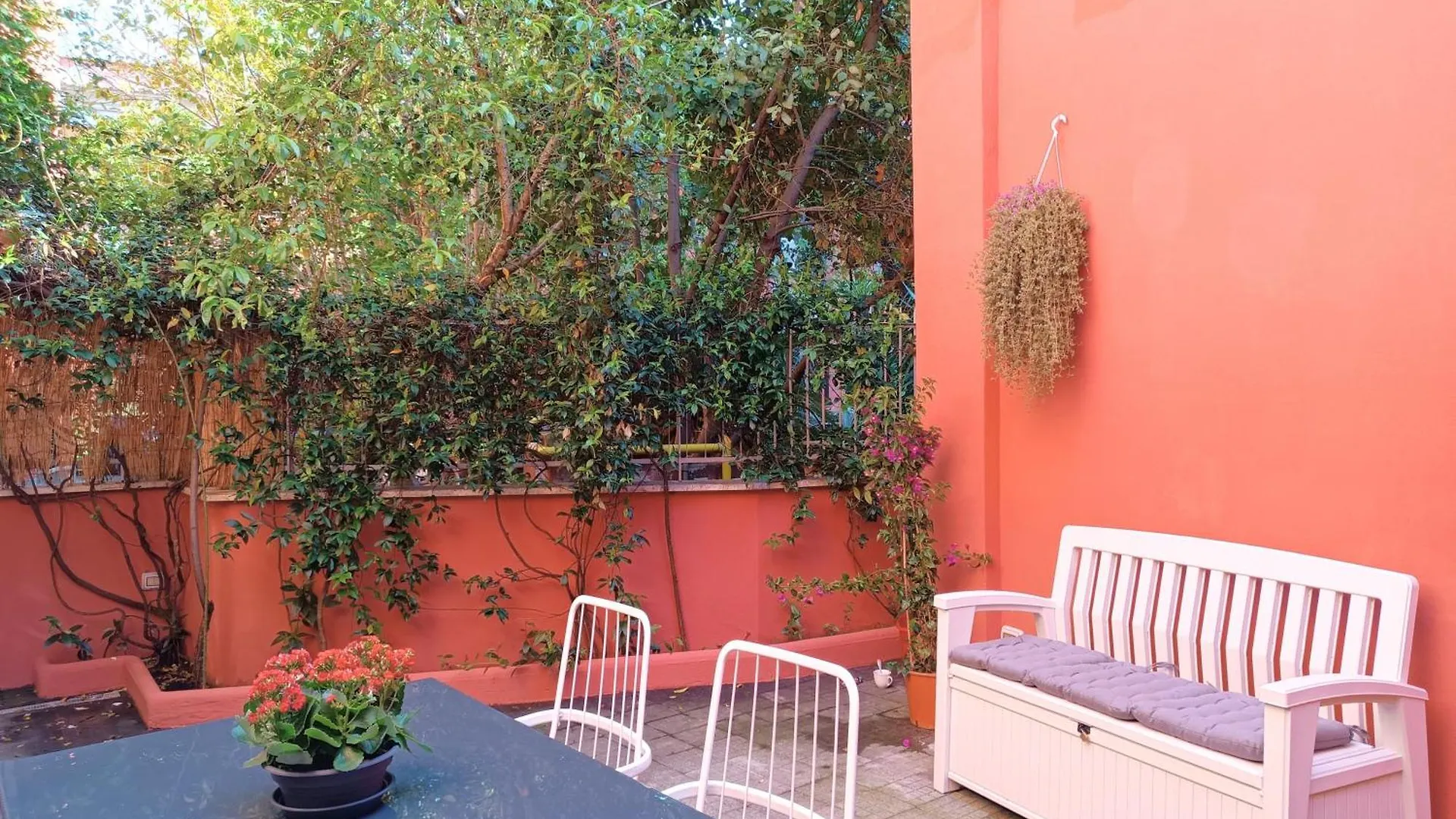 Deco Garden Apartment Trastevere Rome Italy