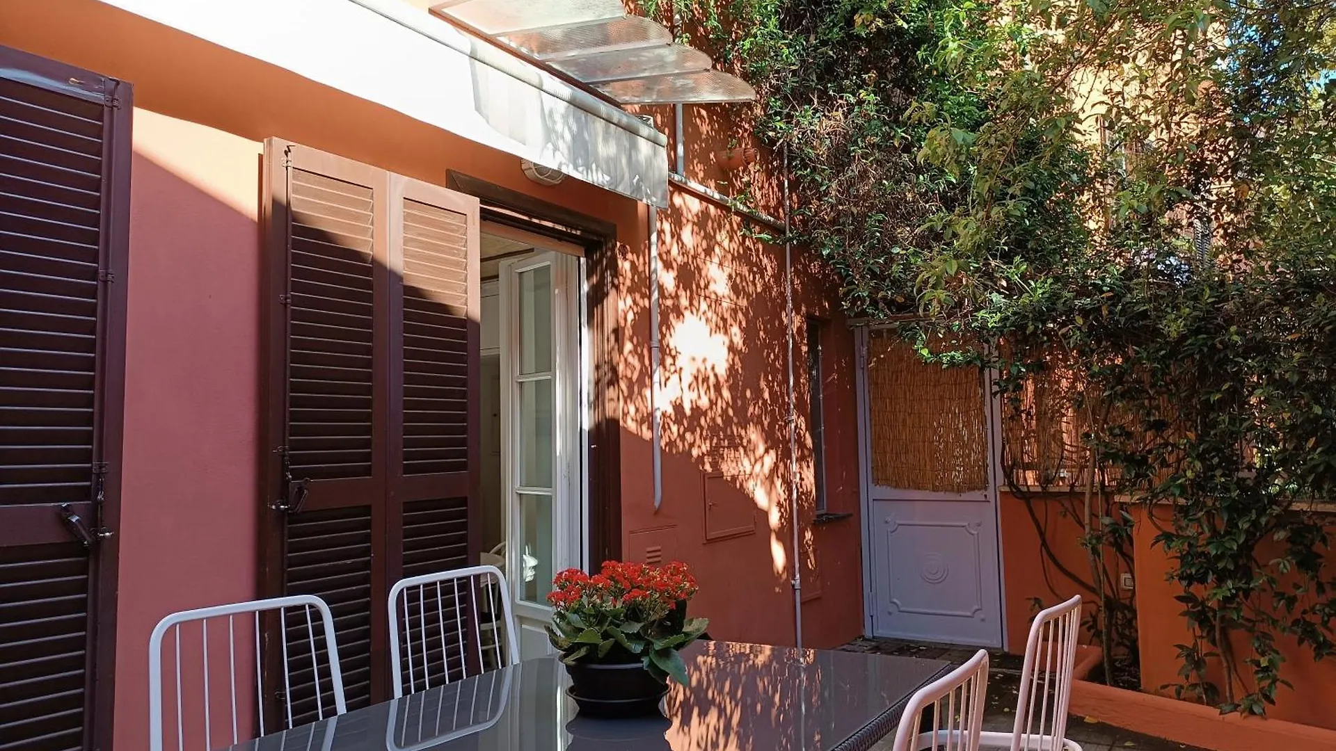 Deco Garden Apartment Trastevere Rome Italy